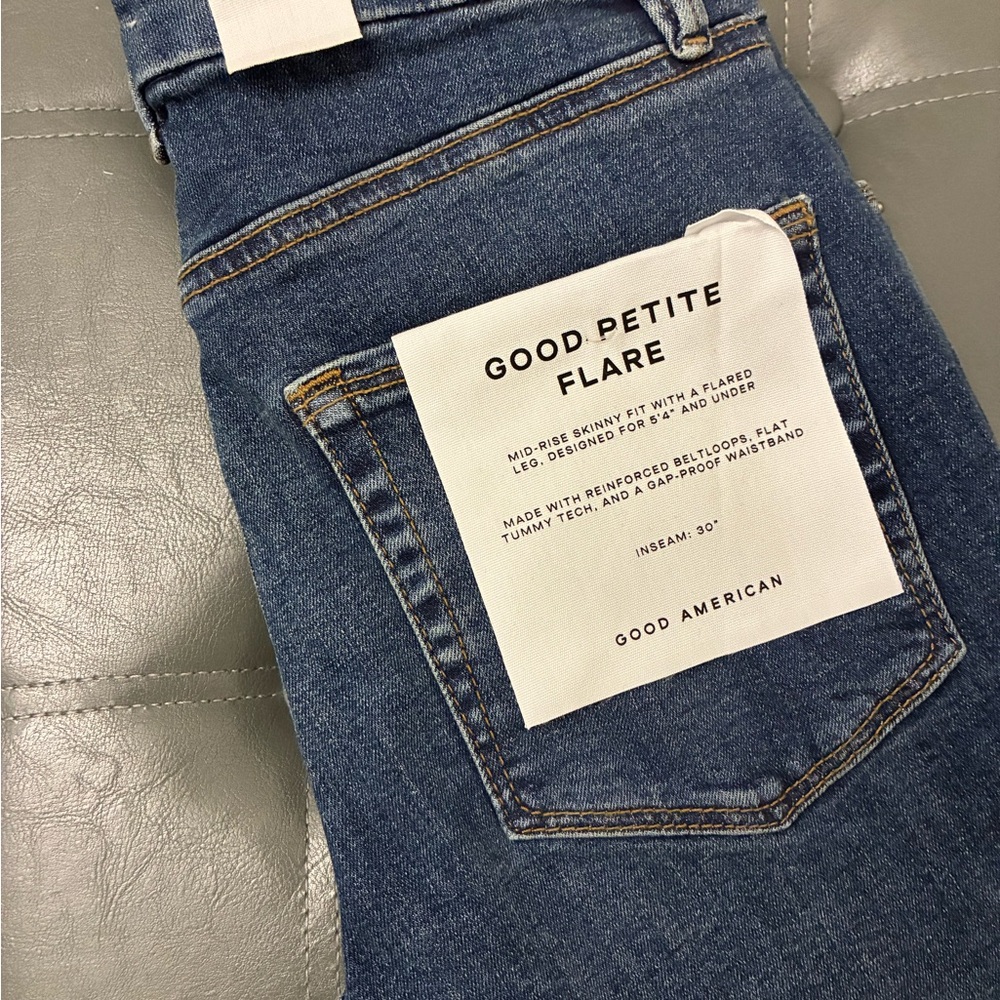 Good American Good Petite Flare Jeans - Blue - Picture 6 of 8
